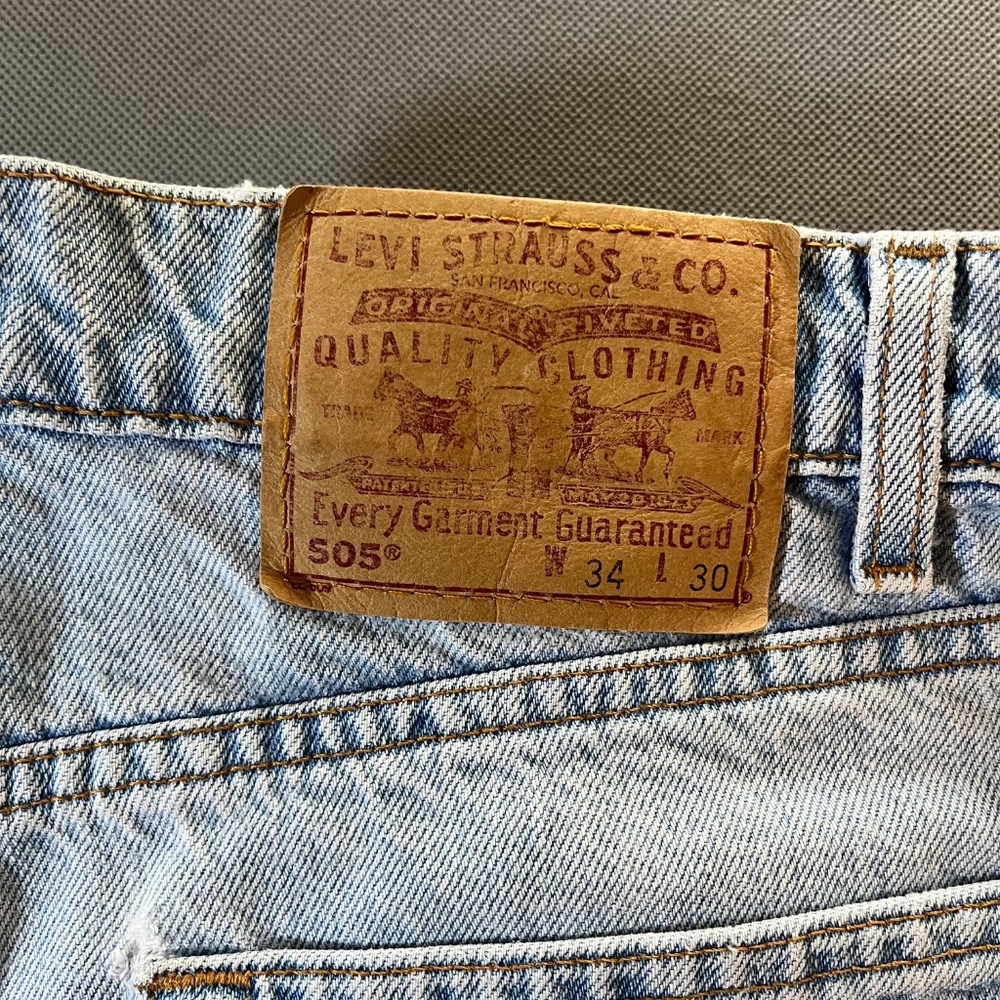 Vintage Levis 505 Jeans Mens Regular Fit Light Wash Denim 34 X 30 - Picture 2 of 10